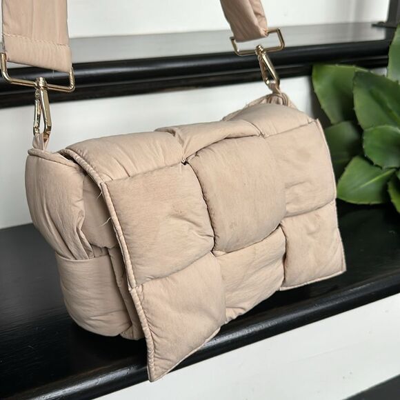 New puffer crossbody shoulder handbag purse neutral designer-look tan gold-tone - Picture 4 of 14